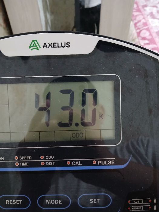 велотренажер AXELUS