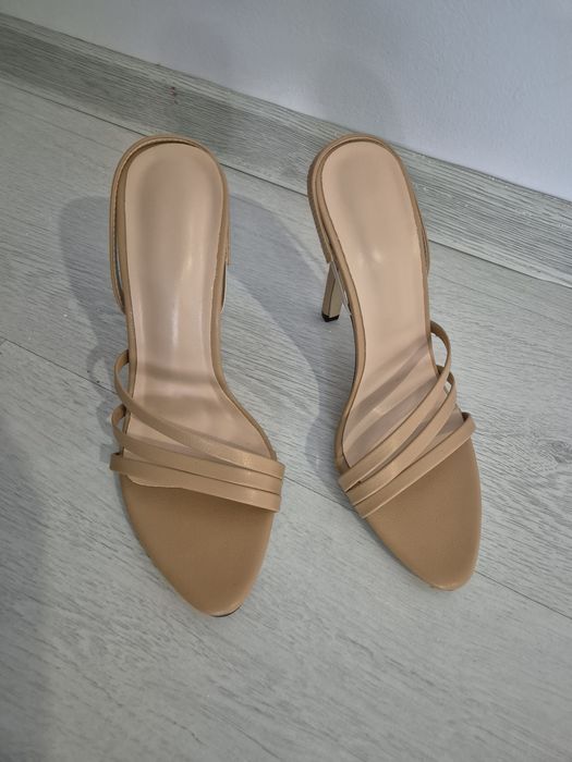 Sandale noi cu toc ,mărimea 37