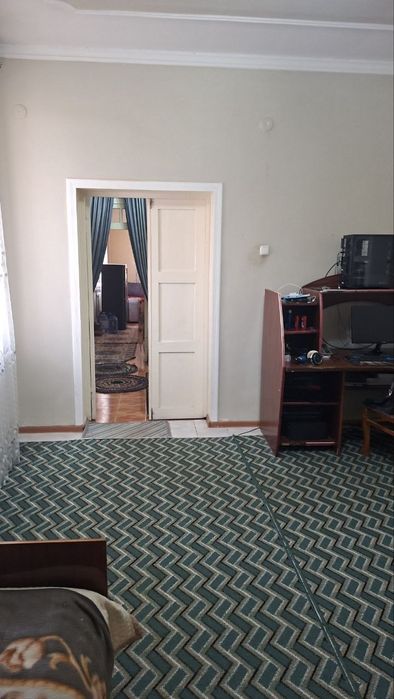 Продаётся  дом с большой территорией