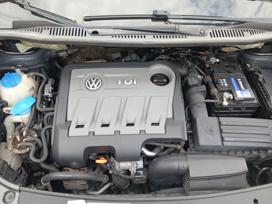 Volkswagen Touran 1.6 105 cai Cayc 6 viteze Facelift Propietar