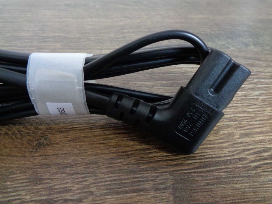 Захранващ кабел (английски стандарт)