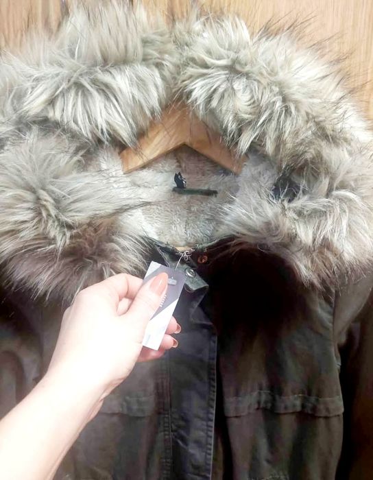 Geaca H& M ,mărime Xs/S.Este nouă, cu etichetă!