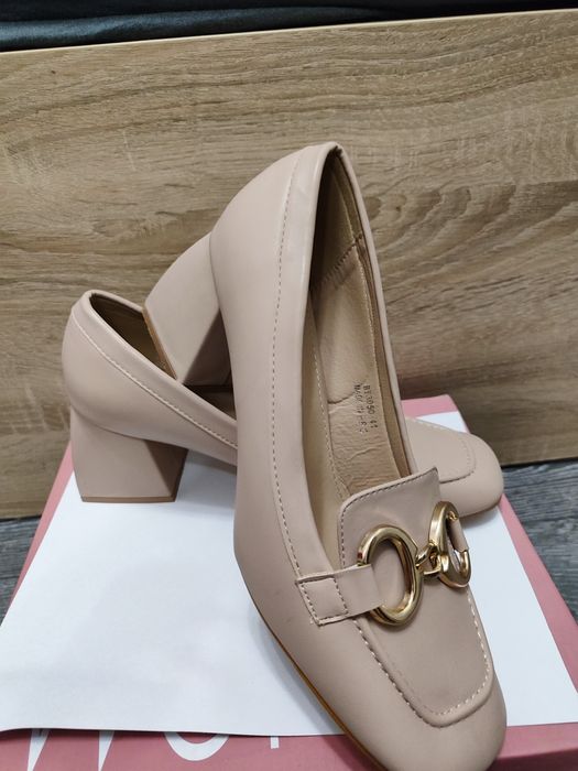 Нови обувки на ток