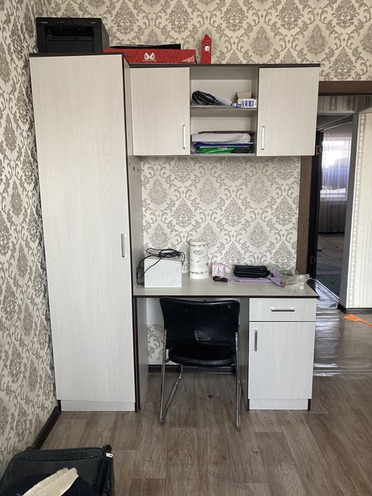 Шкаф с полками