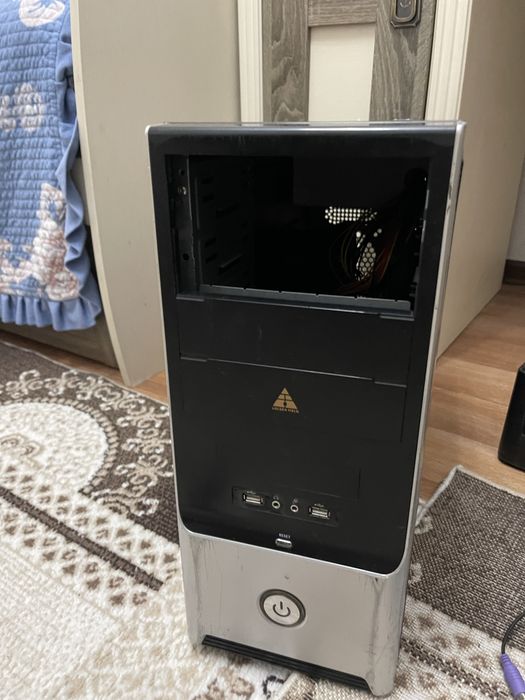 Офисный компьютер рабочий