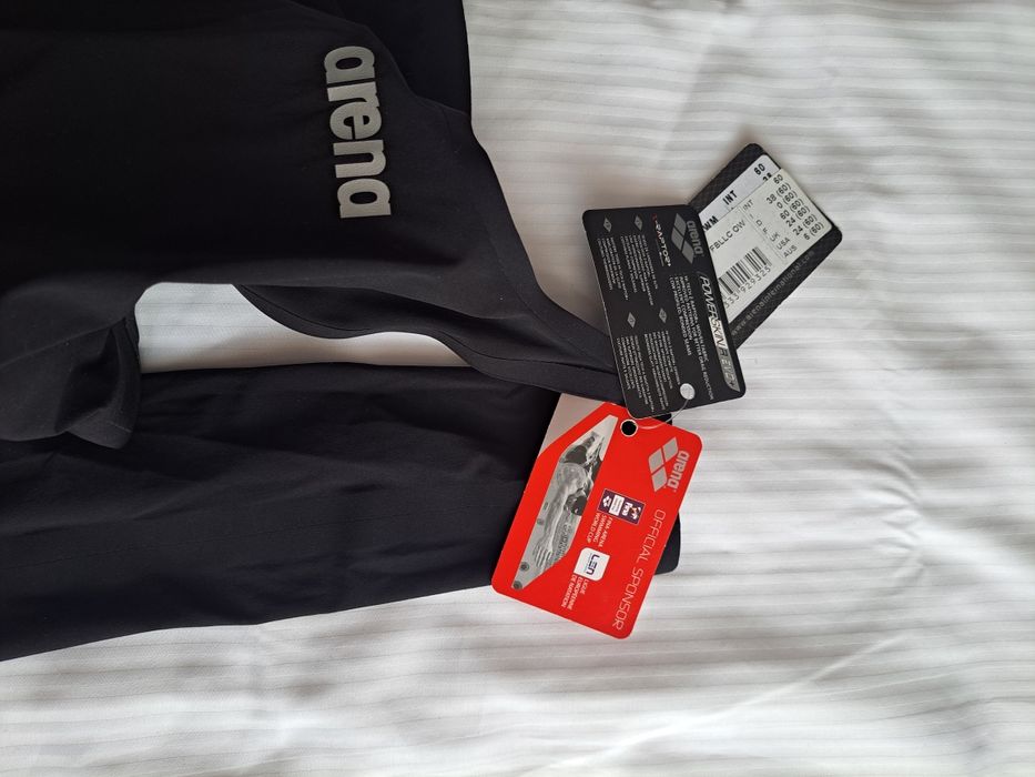 Vând costum Arena carbon