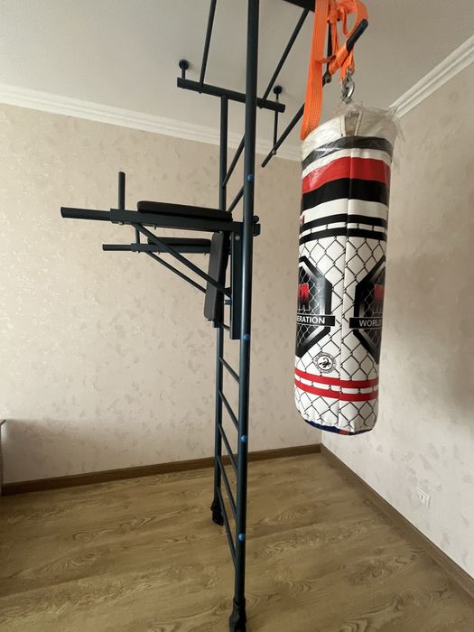Турник ,груша ,брусья