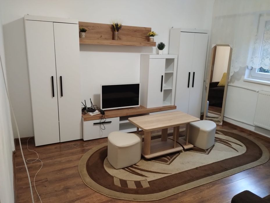 Închirierez apartament cu o camera decomandat