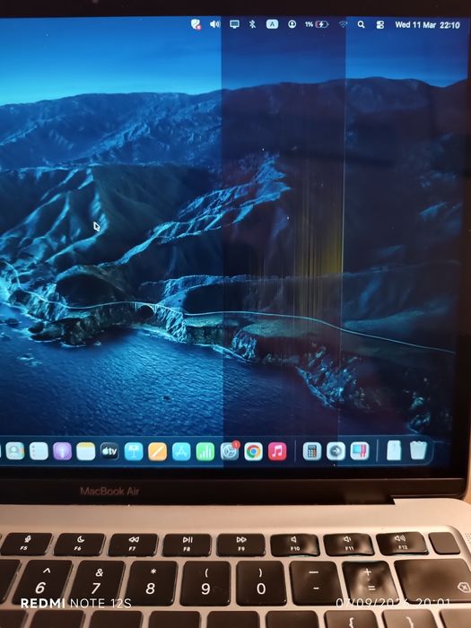 Macbook Air M1, în stare perfect funcțională, cu display-ul parțial defect