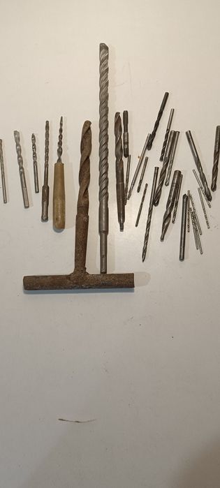 Продам сверлы разные.
