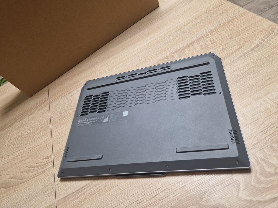 Геймърски лаптоп Lenovo LOQ 15IAX9