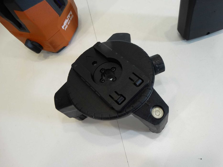 Hilti PM 40 MG - Мултилинеен лазер с зелен лъч