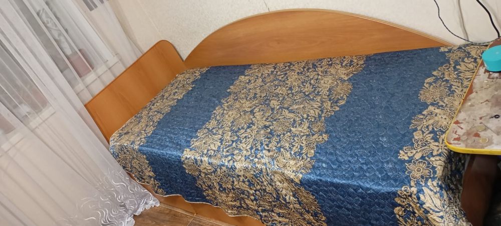 Продам кровать полуторка