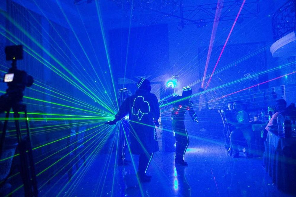 Лазерное  и неоновое шоу