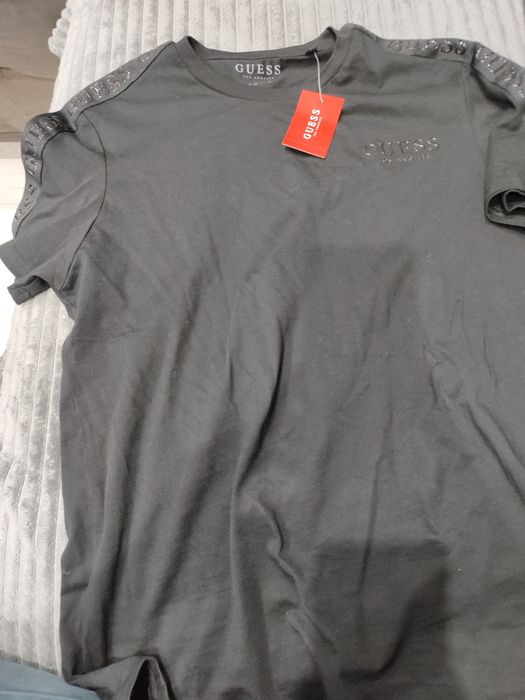 Тениски на Guess