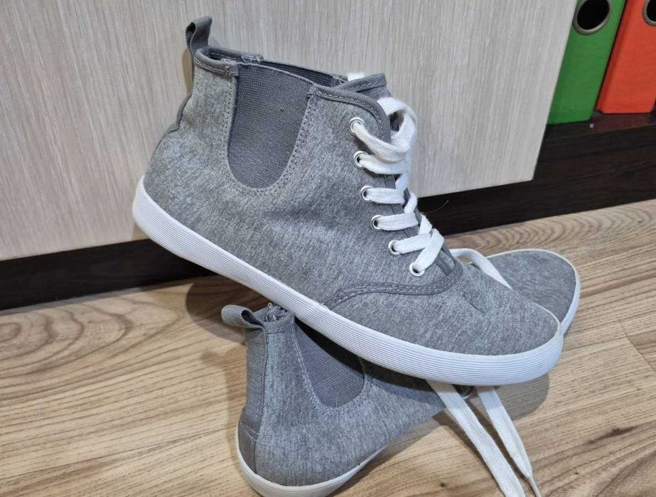 Спортни обувки, кецове- номер 38