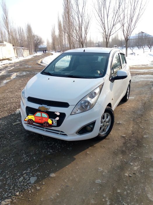 Spark 2012 yil rangi oq