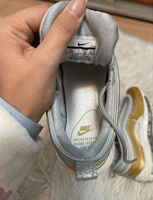 Adidasi nike gold