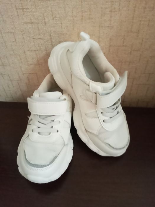 Кроссовки на девочку