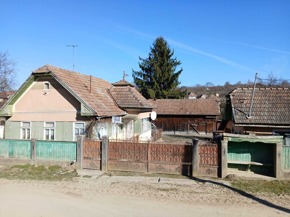 Vand Casa cu 3 camere in sat Badeni la 10 km de Turda