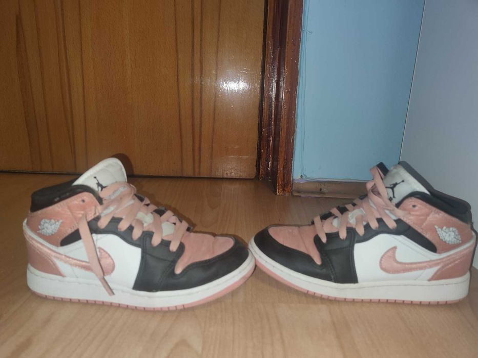 Vând Jordan 1 Mid Maadder Root