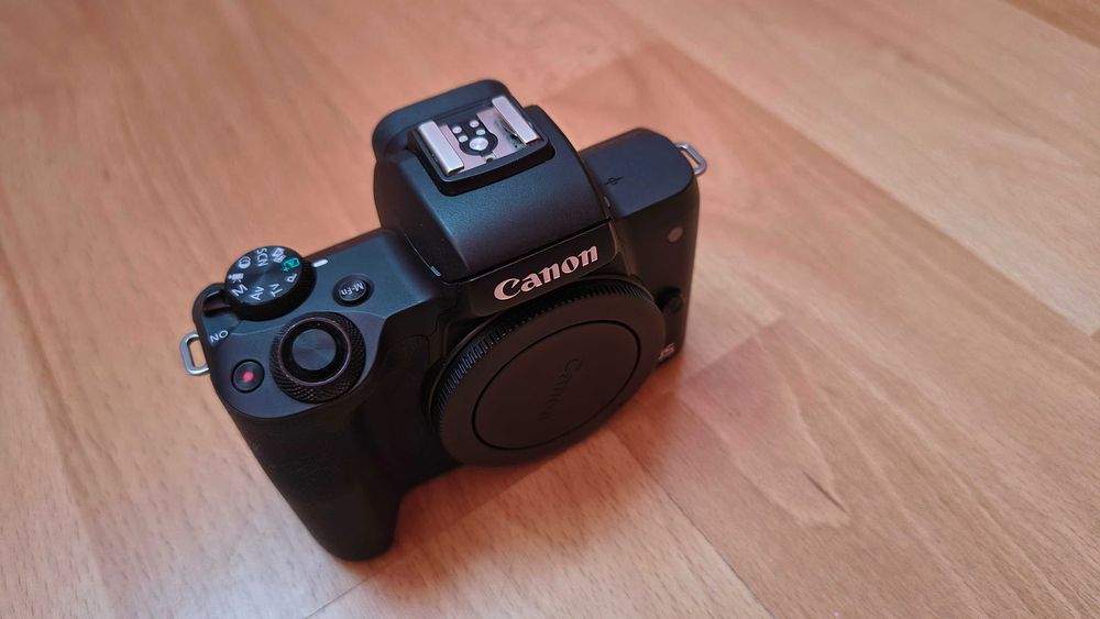 Urgent! Kit Canon EOS M50 Mark II + obiectiv 18-150 mm + accesorii