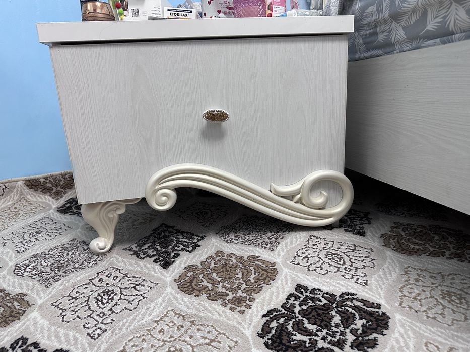 Srochna mebel sotiladi