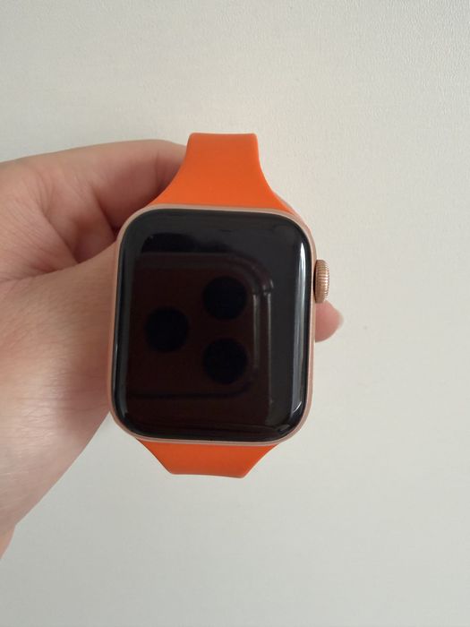 Продаю Apple Watch