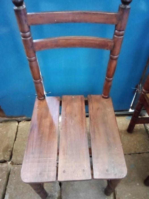 Кръгла растегателна маса, чамова, запазена и столове