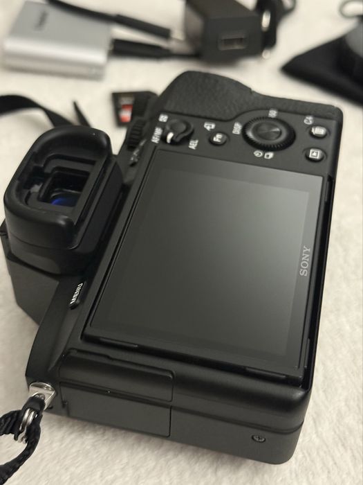 Sony A7 II Full Frame + Obiectiv 28-70mm + 3 baterii | Stare excelentă