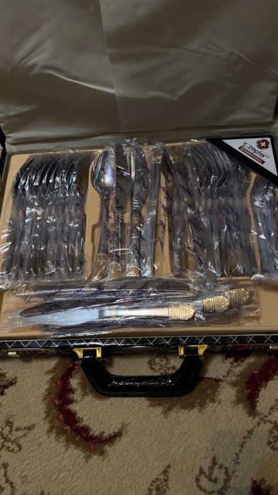 Продам набор столовых приборов