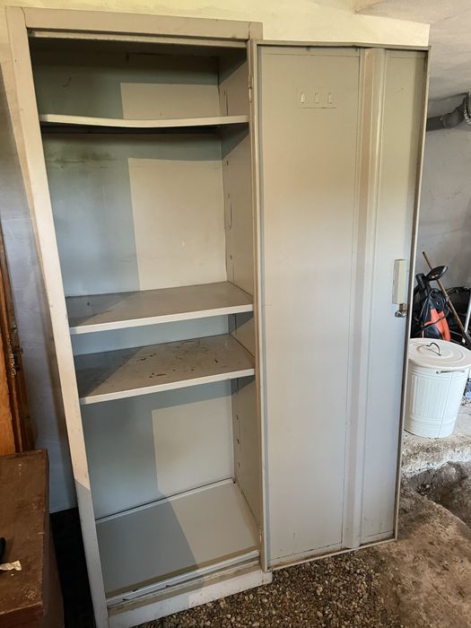 Dulap metalic depozitare – robust, cu rafturi