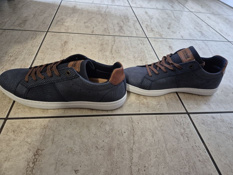 Pantofi de piele noi 43