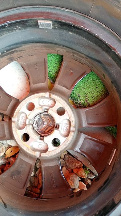 Vând 4 Jante aliaj  15 inch cu cauciucuri