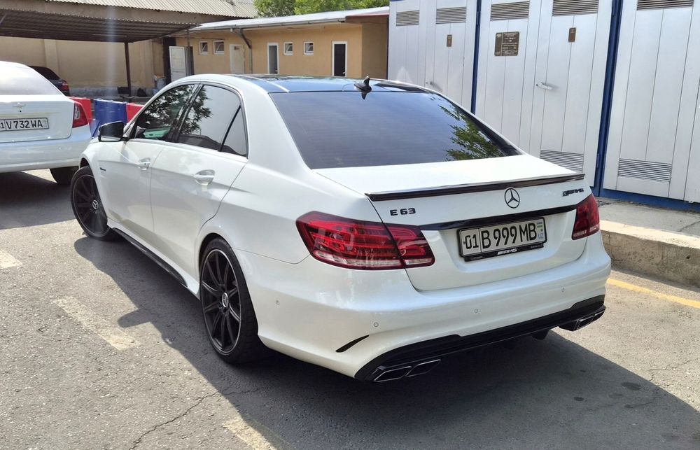Mercedes Benz 212 AMG Biturbo 5.5L (M157) (4 Matic)