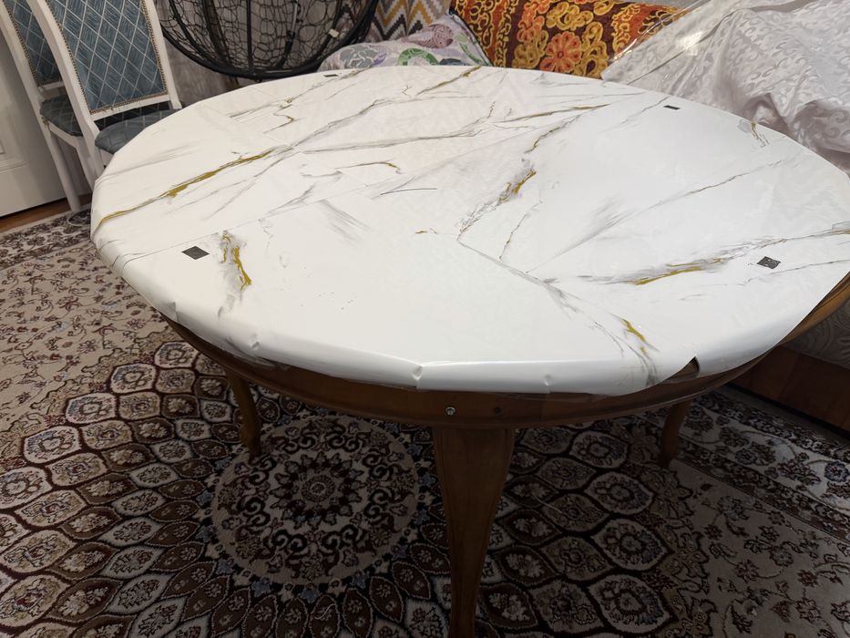 Продам 2 стола со стульями для дома