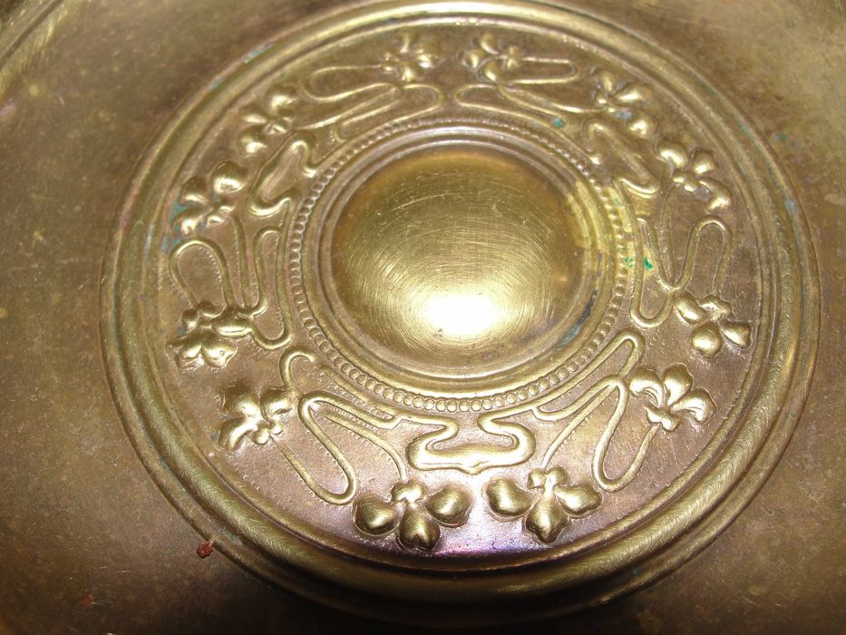 Fructiera ,tava din metal,perfect estetica si functionala,semnata