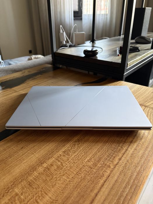 ASUS Zenbook Intel Core i9 32GB