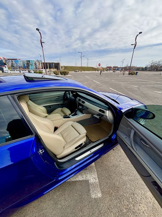 Oferta pana la data de 02.06 5900€ BMW 330i E92 Coupe – San Marino Blue – LED Adaptive