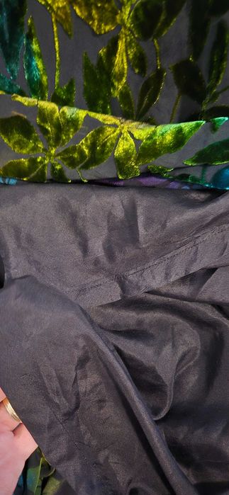 Fusta pictata manual din catifea de vascoza si matase