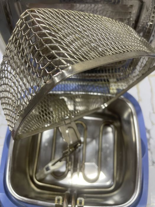 День добрый.Продам фритюрницу Марки Cool Zone Inox.Ufesa.