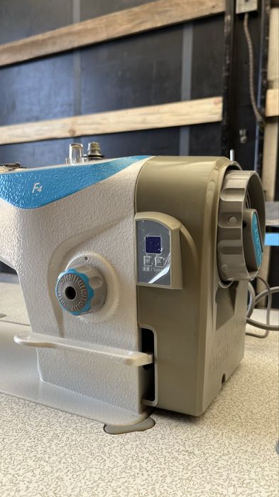 Швейная машинка JACK F4