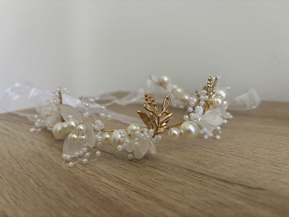 Красива тиара за коса