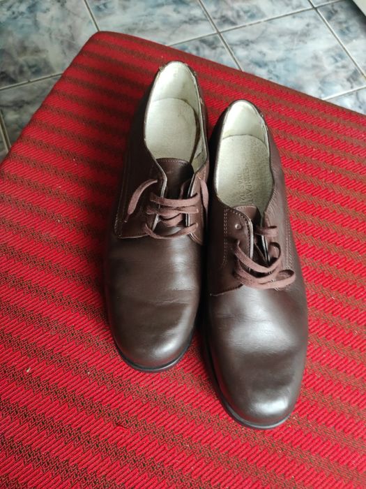 Pantofi din piele naturală 100% căptușiti în interior tot cu piele.