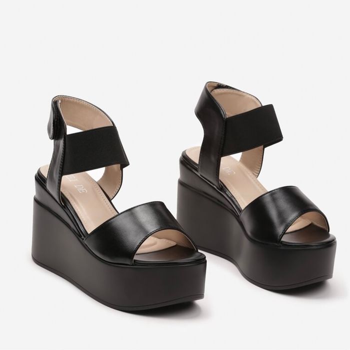 Дамски сандали на платформа