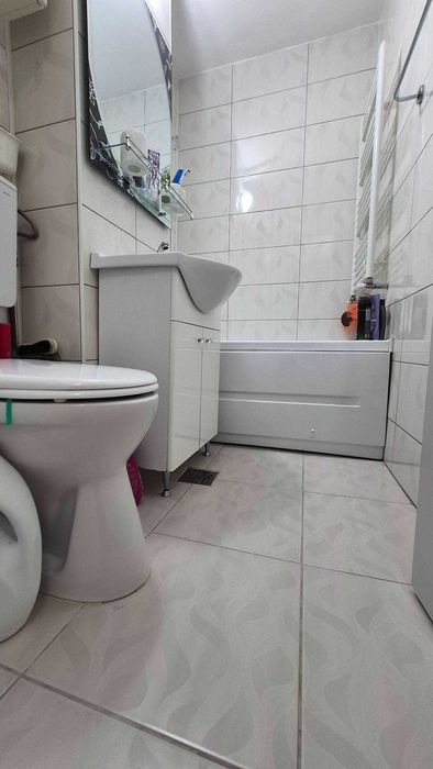 Apartament 2 camere in Onesti, zona de sus, etaj 3.