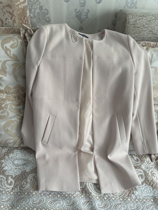Продам нарядные платья Hugo Boss