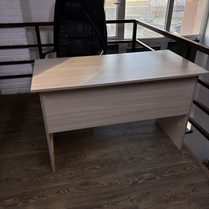 Продам офисный стол Недорого