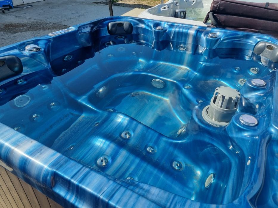 Vând jacuzzi Balboua