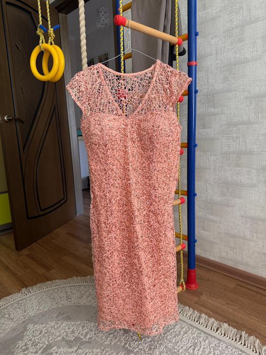 Вещи женские, платья, блузы